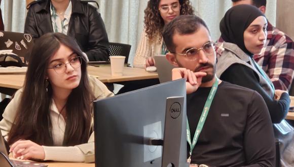 יזמות ביחד | مبادرة مع بعض סדנה מעשית בשיתוף חברות הטכנולוגיה המובילות